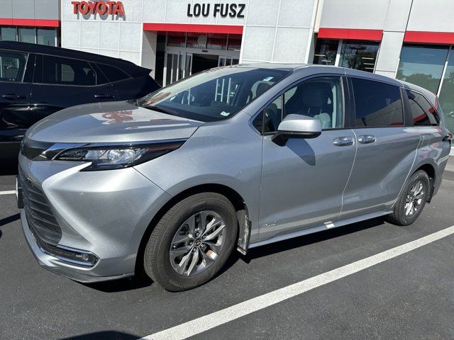 2021 Toyota Sienna XLE