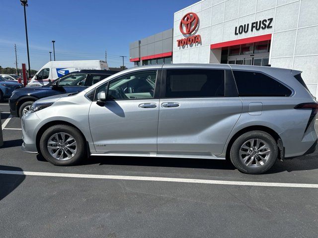 2021 Toyota Sienna XLE