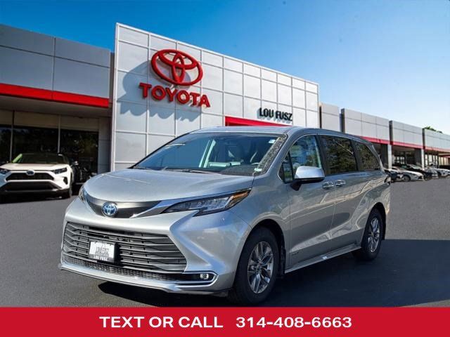 2021 Toyota Sienna XLE