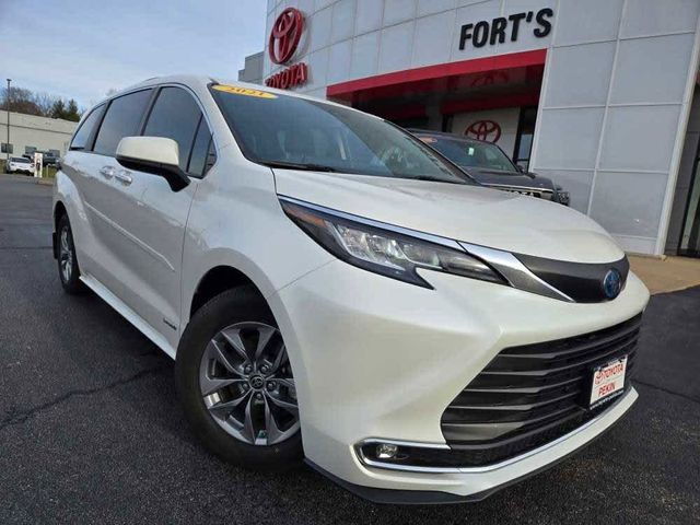 2021 Toyota Sienna XLE