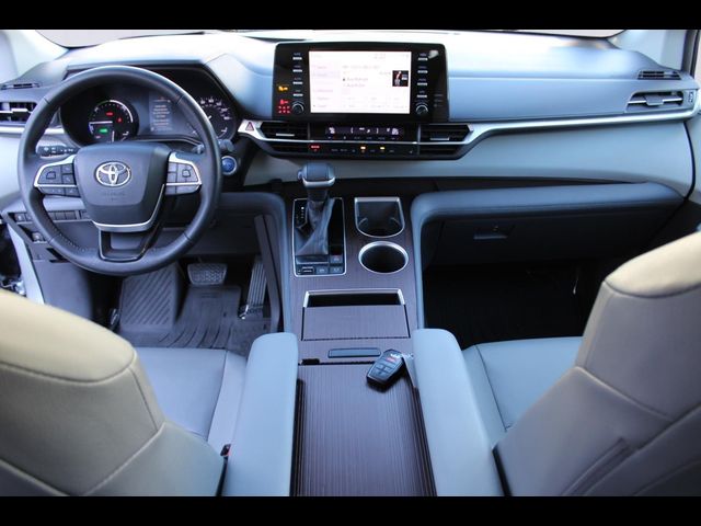 2021 Toyota Sienna XLE