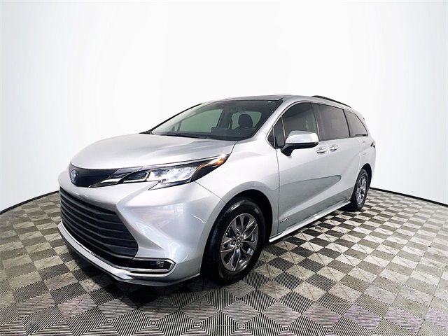 2021 Toyota Sienna XLE