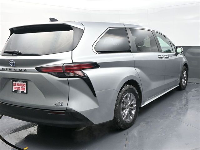 2021 Toyota Sienna XLE