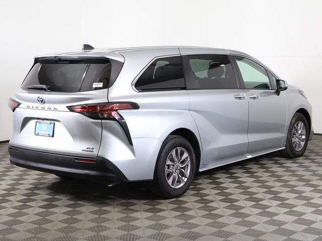 2021 Toyota Sienna XLE