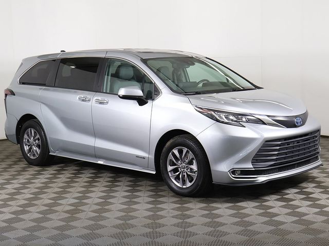 2021 Toyota Sienna XLE