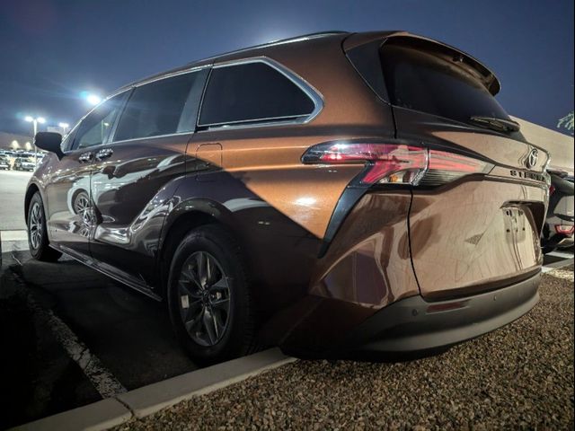 2021 Toyota Sienna XLE