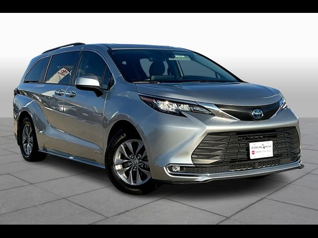 2021 Toyota Sienna XLE