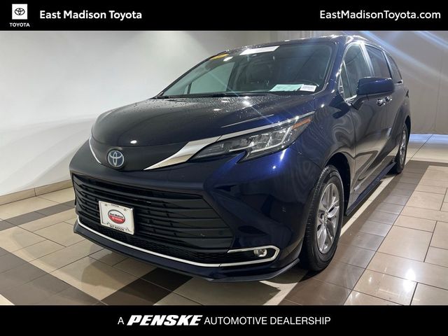 2021 Toyota Sienna XLE