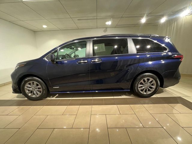 2021 Toyota Sienna XLE