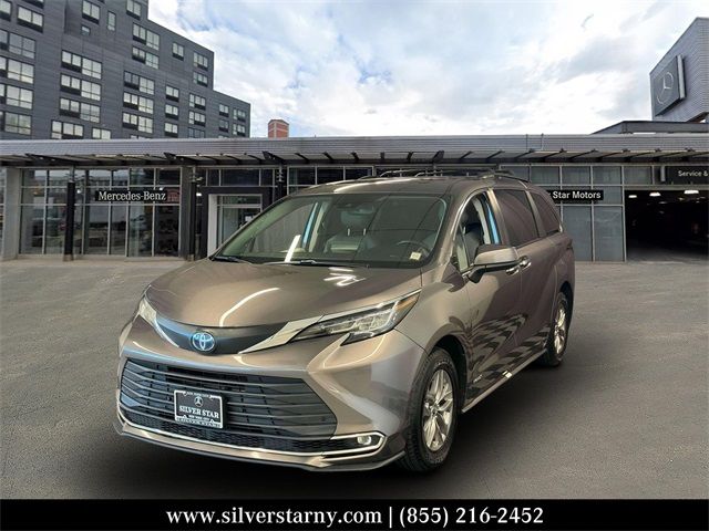 2021 Toyota Sienna XLE