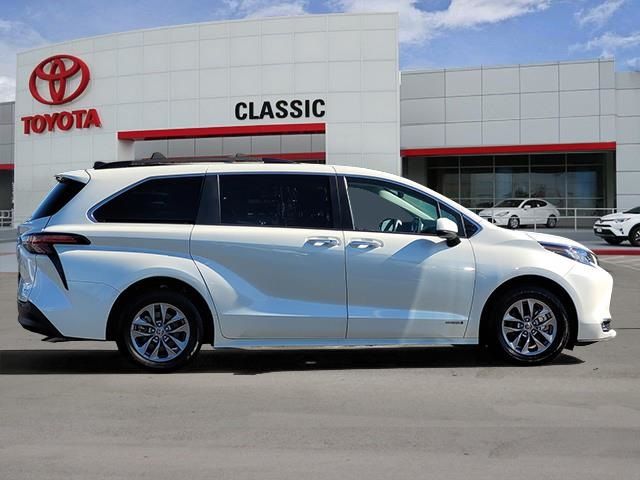 2021 Toyota Sienna XLE