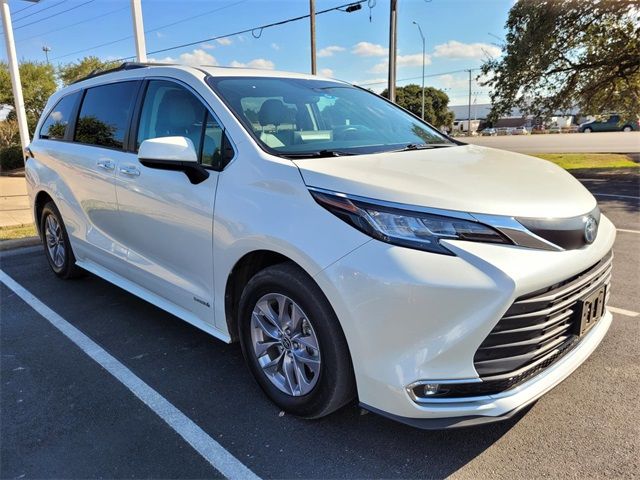 2021 Toyota Sienna XLE