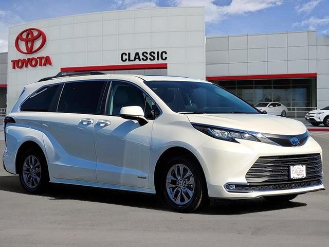 2021 Toyota Sienna XLE