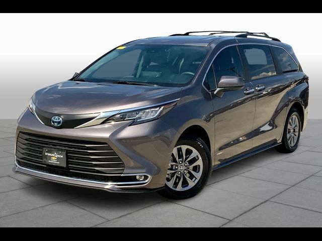 2021 Toyota Sienna XLE