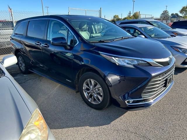 2021 Toyota Sienna XLE