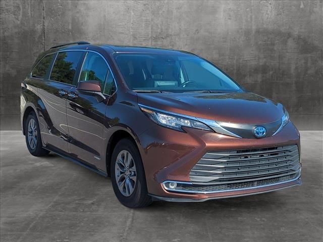 2021 Toyota Sienna XLE