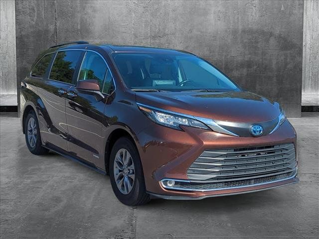 2021 Toyota Sienna XLE