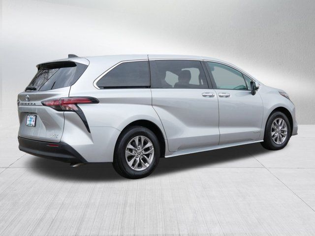 2021 Toyota Sienna XLE
