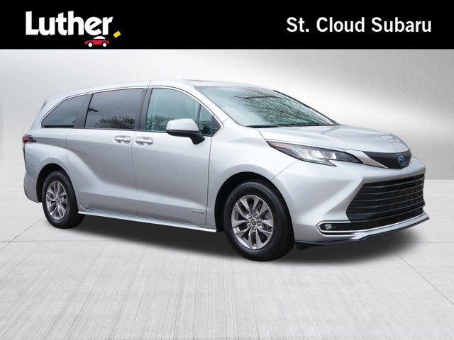 2021 Toyota Sienna XLE