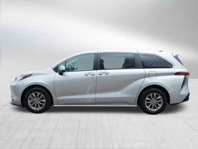 2021 Toyota Sienna XLE