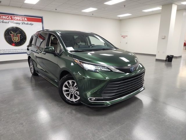 2021 Toyota Sienna XLE