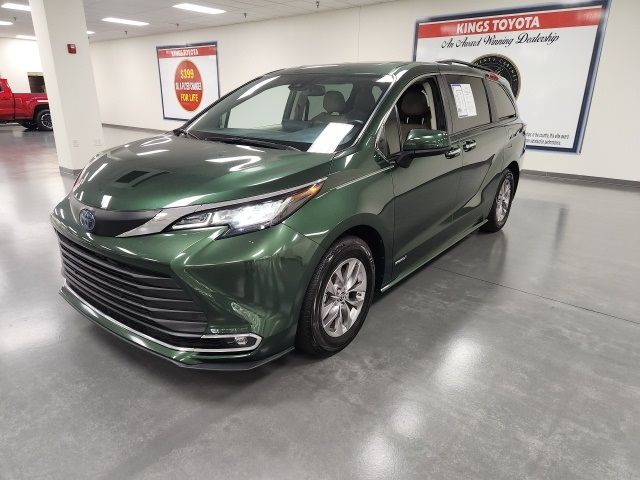 2021 Toyota Sienna XLE