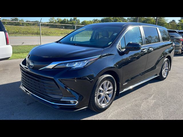 2021 Toyota Sienna XLE