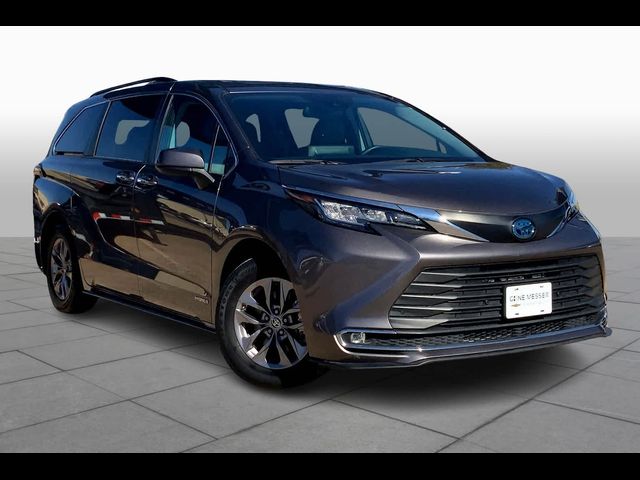 2021 Toyota Sienna XLE