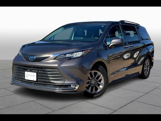 2021 Toyota Sienna XLE