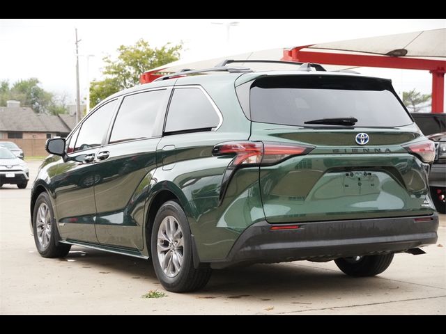 2021 Toyota Sienna XLE