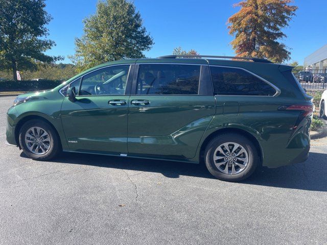 2021 Toyota Sienna XLE