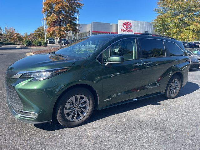 2021 Toyota Sienna XLE