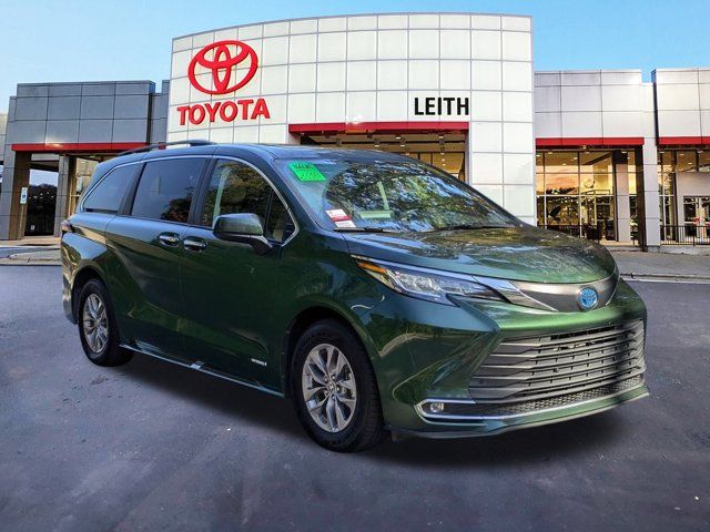 2021 Toyota Sienna XLE