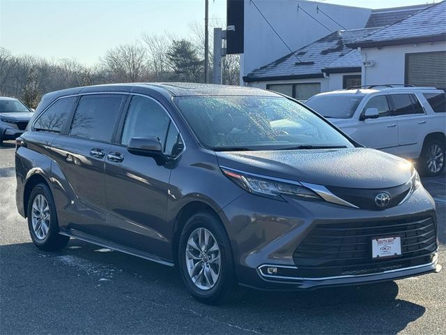 2021 Toyota Sienna XLE