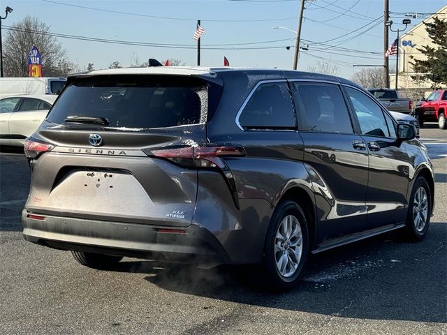 2021 Toyota Sienna XLE