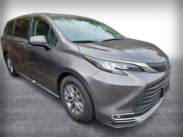 2021 Toyota Sienna XLE