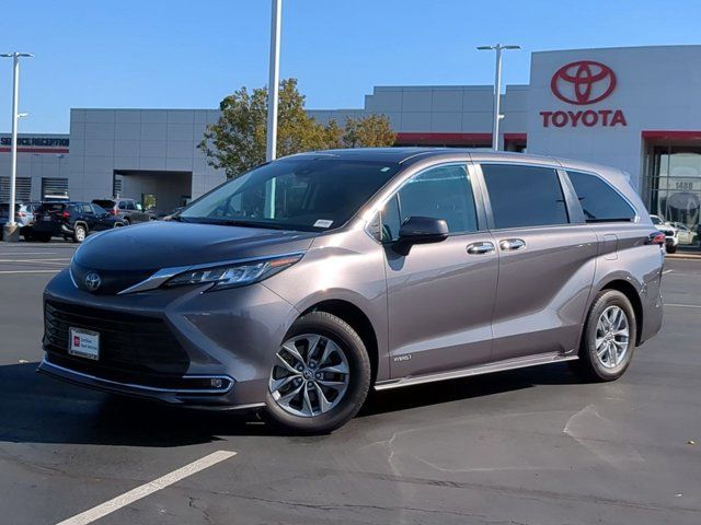 2021 Toyota Sienna XLE