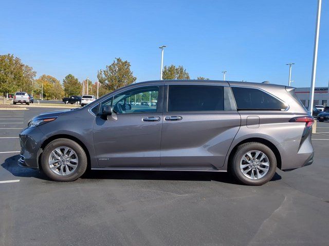 2021 Toyota Sienna XLE