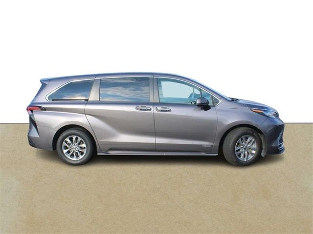 2021 Toyota Sienna XLE