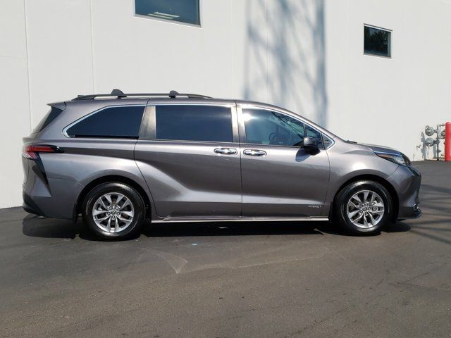 2021 Toyota Sienna XLE