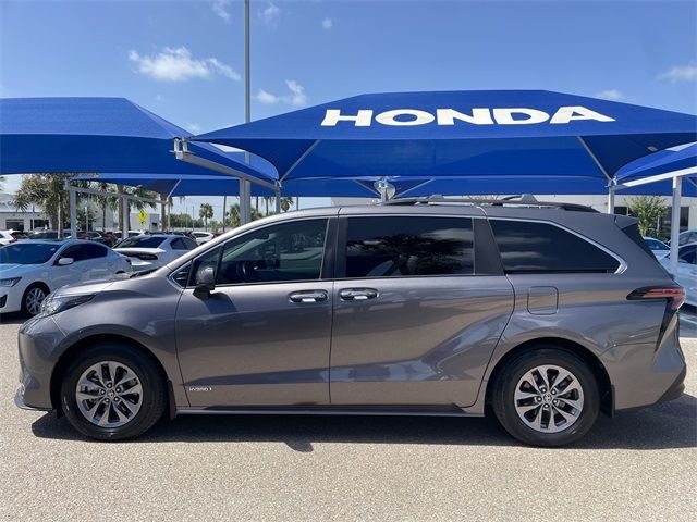 2021 Toyota Sienna XLE