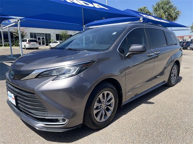 2021 Toyota Sienna XLE