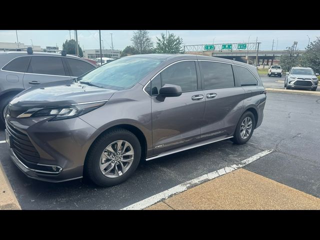 2021 Toyota Sienna XLE