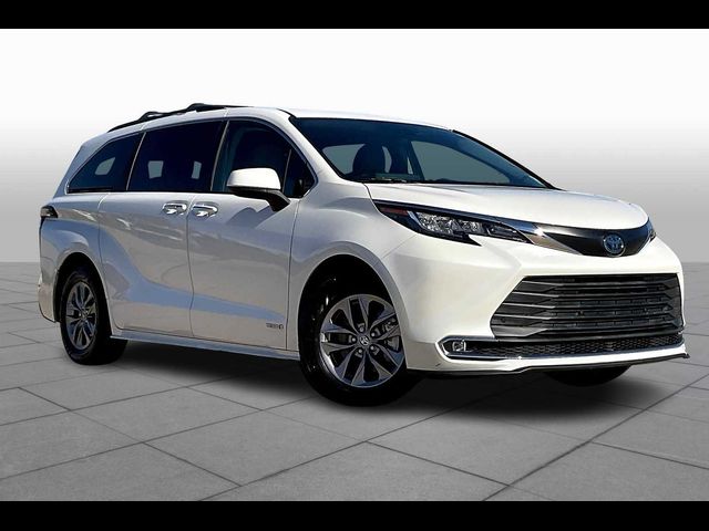 2021 Toyota Sienna XLE