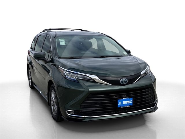 2021 Toyota Sienna XLE