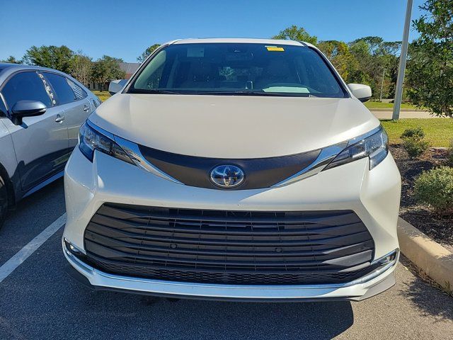 2021 Toyota Sienna XLE