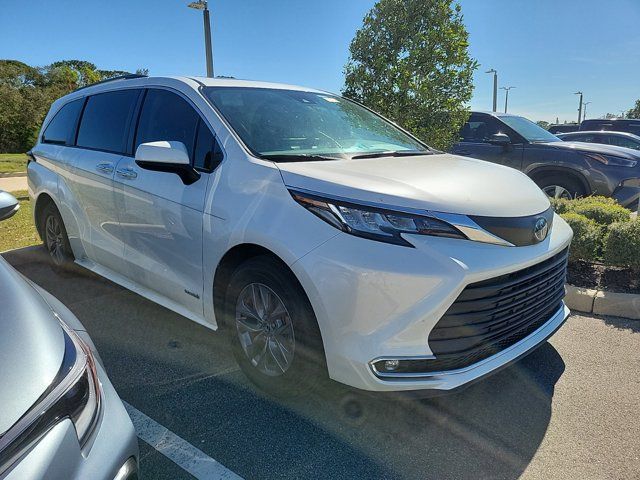 2021 Toyota Sienna XLE