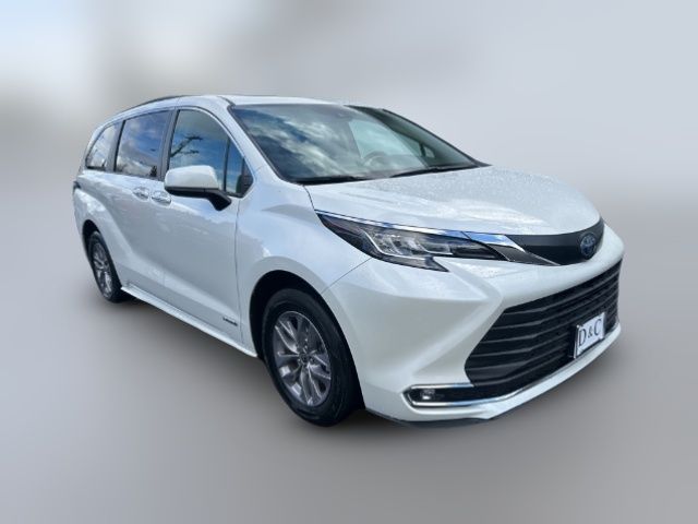 2021 Toyota Sienna XLE