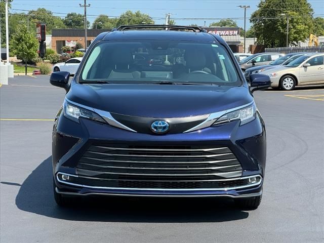 2021 Toyota Sienna XLE