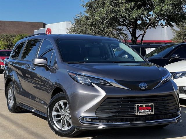 2021 Toyota Sienna XLE